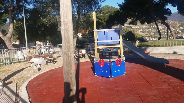 Sanremo: riqualificata l'area giochi di Coldirodi alla Madonna Pellegrina, i bambini giocheranno in sicurezza