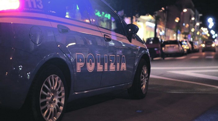 Sanremo: donna di 50 anni si suicida gettandosi dal terrazzo in via Martiri, indagini della Polizia