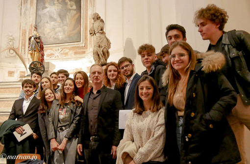 Antonio Scurati chiude l'edizione 2018/2019 della rassegna 'Cervo... in blu d'inchiostro' (foto) Antonio Scurati chiude l'edizione 2018/2019 della rassegna 'Cervo... in blu d'inchiostro' (foto)