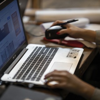 Relazioni digitali: pro e contro dell’online dating nel mondo moderno