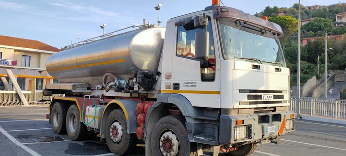 La frazione di Santa Brigida a Dolcedo continua a soffrire la sete, rifornimento con autobotte La frazione di Santa Brigida a Dolcedo continua a soffrire la sete, rifornimento con autobotte