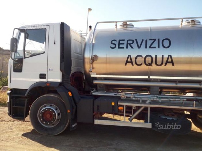 Ventimiglia: si rompe una tubazione nella zona del Borgo, tecnici dell’Aiga al lavoro da ieri per cercare la perdita, ancora disagi nel centro storico Ventimiglia: si rompe una tubazione nella zona del Borgo, tecnici dell’Aiga al lavoro da ieri per cercare la perdita, ancora disagi nel centro storico
