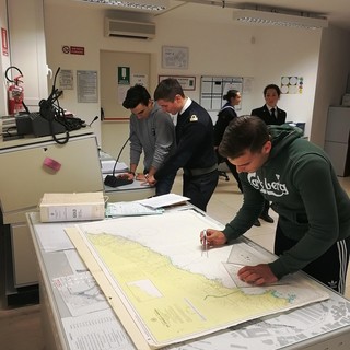 Imperia: progetto 'Alternanza Scuola-Lavoro',gli studenti del Nautico in visita alla Capitaneria di Porto Imperia: progetto 'Alternanza Scuola-Lavoro',gli studenti del Nautico in visita alla Capitaneria di Porto