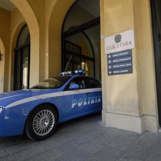 Movimento 17 Ottobre, la polizia indaga su una chat contenente nomi di ragazze da molestare sessualmente Movimento 17 Ottobre, la polizia indaga su una chat contenente nomi di ragazze da molestare sessualmente