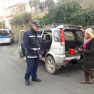 Diano Marina: la Polizia Municipale ritrova un'auto pirata che aveva danneggiato alcuni mezzi in corso Roma