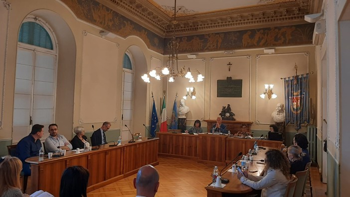 Imperia, Assemblea dei sindaci: il saluto del presidente Scajola ai neoeletti Imperia, Assemblea dei sindaci: il saluto del presidente Scajola ai neoeletti