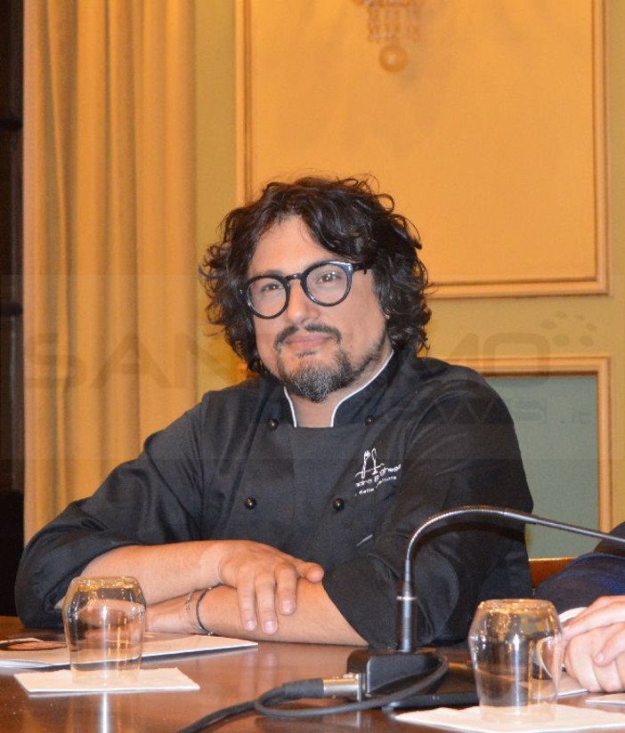 Lo chef Alessandro Borghese bacchetta le autostrade liguri: 6 ore per andare da Milano a Ventimiglia Lo chef Alessandro Borghese bacchetta le autostrade liguri: 6 ore per andare da Milano a Ventimiglia