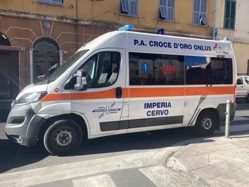 Imperia, anziano travolto da un'auto: stava attraversando sulle strisce pedonali in via Des Geneys Imperia, anziano travolto da un'auto: stava attraversando sulle strisce pedonali in via Des Geneys