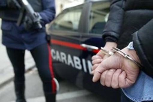 Sanremo: un uomo si introduce in un'auto mettere a segno un furto, arrestato dai Carabinieri