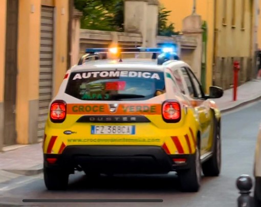 Ventimiglia, frontale auto-camion: un ferito trasportato al 'Santa Corona' Ventimiglia, frontale auto-camion: un ferito trasportato al 'Santa Corona'