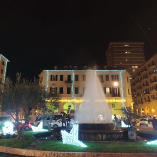 Imperia: la città si è accesa, ecco le luminarie per le festività natalizie (foto e video)