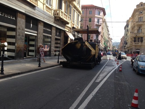 Sanremo: riasfaltatura di via Roma da oggi a mercoledì, nuovo intervento di un nostro lettore