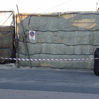 Vallecrosia: nuovo 'arredo urbano' della passeggiata mare, la segnalazione con foto di un lettore Vallecrosia: nuovo 'arredo urbano' della passeggiata mare, la segnalazione con foto di un lettore