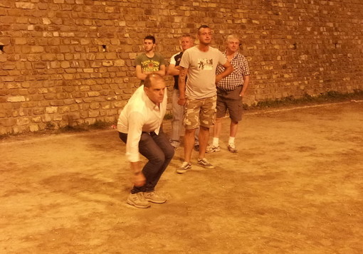 Aurigo: da martedì prossimo le tradizionali gare serali di bocce a petanque Aurigo: da martedì prossimo le tradizionali gare serali di bocce a petanque