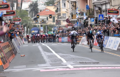 Ciclismo: Mario Cattaneo punta al 'Tour de France' a Sanremo ed all'arrivo della 'Classicissima' in via Rava (Video)