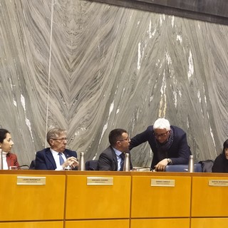 Imperia: il presidente del consiglio comunale gli nega la parola e Landolfi va su tutte le furie "Me ne vado" (video)