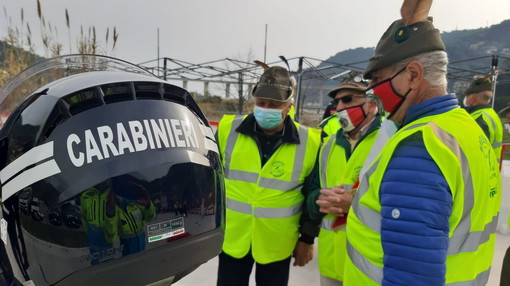 Gli alpini della sezione di Imperia in servizio al centro vaccini di Camporosso