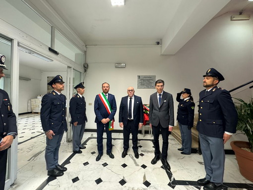 Ventimiglia: nel 172° Anniversario della fondazione della Polizia di Stato, ricordato il Vice Sovrintendente Diego Turra Ventimiglia: nel 172° Anniversario della fondazione della Polizia di Stato, ricordato il Vice Sovrintendente Diego Turra