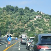 Traffico da bollino rosso in Riviera tra rientri e ultime partenze per il penultimo weekend di agosto