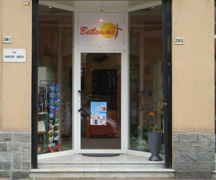 Bordighera: ha aperto i battenti 'Betlemme', un nuovo negozio di articoli religiosi Bordighera: ha aperto i battenti 'Betlemme', un nuovo negozio di articoli religiosi