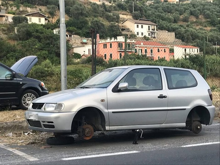 Imperia: degrado a Barcheto, la denuncia di Giovanni Bonifazio (FOTO) Imperia: degrado a Barcheto, la denuncia di Giovanni Bonifazio (FOTO)