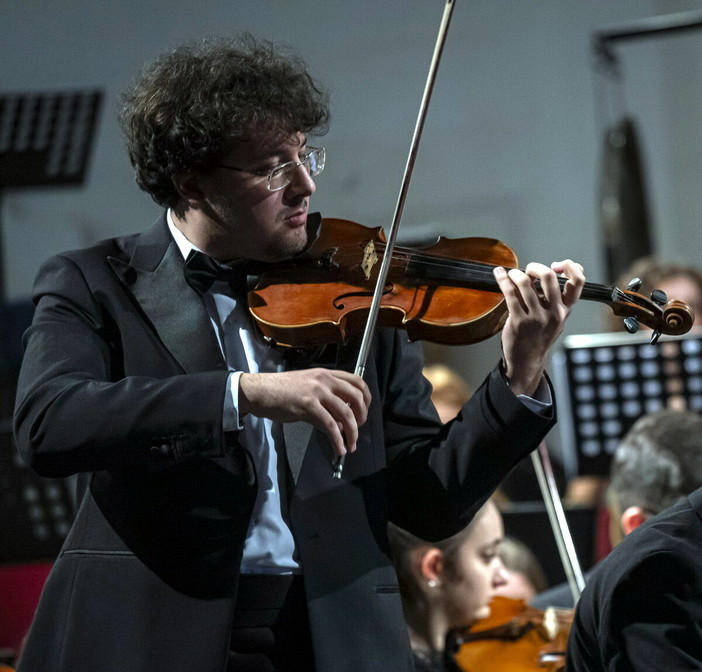 Esibizione dell violinista Andrea Scapola all'ex Oratorio di Santa Brigida di Sanremo