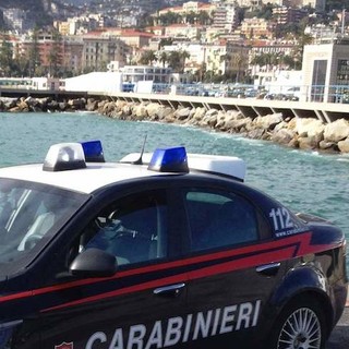 Sanremo: ruba gli oggetti dentro un taxi ma viene immortalato da una telecamera nascosta, arrestato 29enne romeno