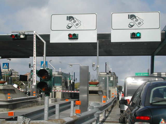 Vento forte, transito sconsigliato agli autocarri sulla A10 Vento forte, transito sconsigliato agli autocarri sulla A10