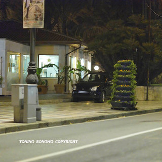 Sanremo: posteggi creativi in città, c'è anche chi lascia l'auto sui marmi della passeggiata dell'Imperatrice