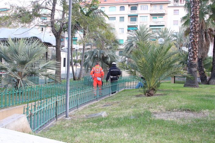 Sanremo: clochard nell'ex stazione ferroviaria, stamattina l'intervento della Polizia Municipale