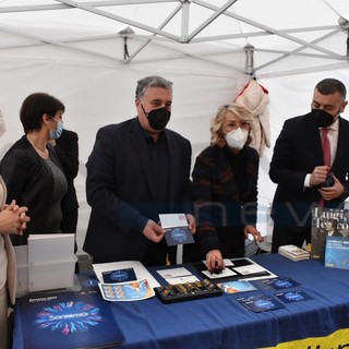 Sanremo: successo insperato per le cartoline con l'annullo filatelico del Festival 2022 (Foto e Video)