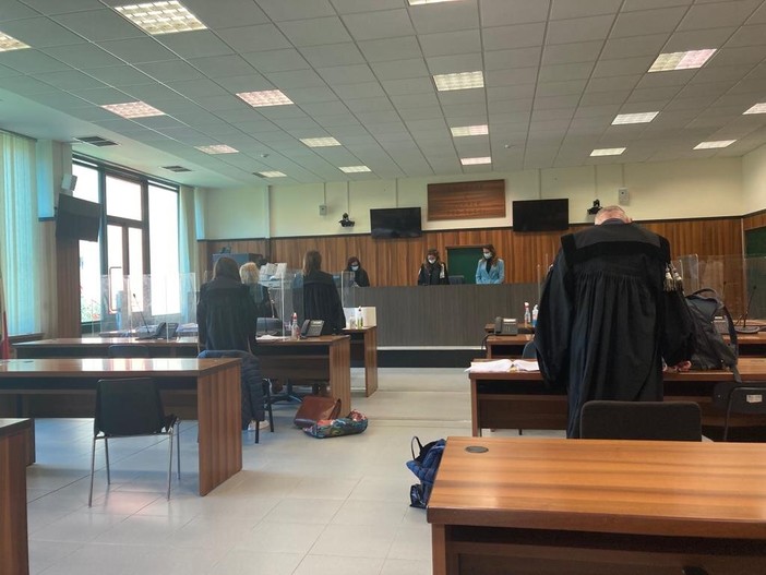 Continue violenze sulla figlia che si ammala di anoressia: 64enne di Sanremo finisce a processo per maltrattamenti, estorsione e rapina Continue violenze sulla figlia che si ammala di anoressia: 64enne di Sanremo finisce a processo per maltrattamenti, estorsione e rapina