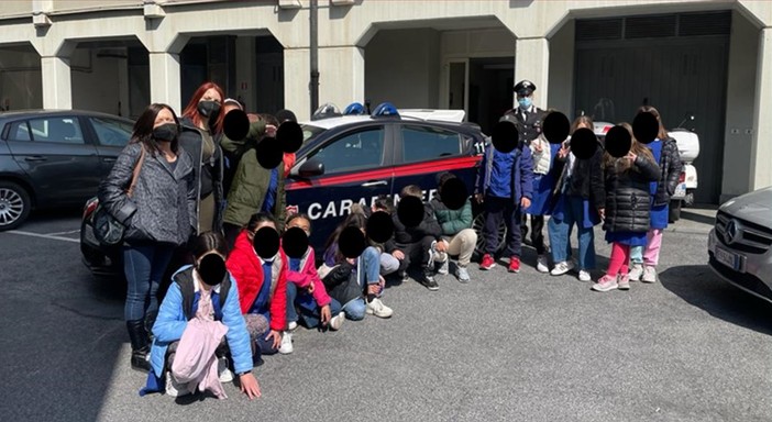 Sanremo, gli alunni della primaria borgo Rodari fanno visita ai 'loro' Carabinieri Sanremo, gli alunni della primaria borgo Rodari fanno visita ai 'loro' Carabinieri