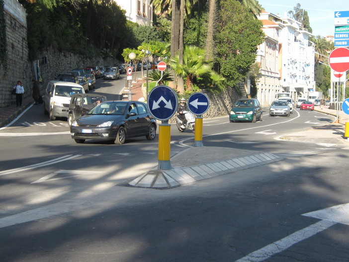 Imperia: lettore "Ripristiniamo i led alla pensilina!"