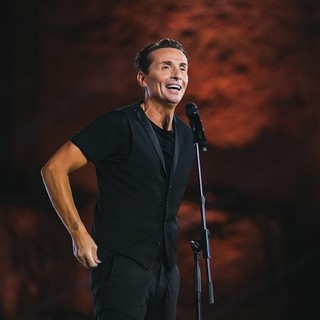Angelo Pintus in 'Nabana' al teatro Ariston di Sanremo