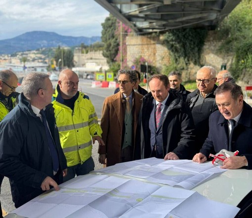 Attraversamenti pedonali sulla SS1 Aurelia, Anas e Comune di Ventimiglia potenzieranno la sicurezza Attraversamenti pedonali sulla SS1 Aurelia, Anas e Comune di Ventimiglia potenzieranno la sicurezza