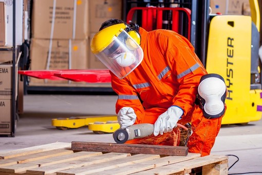Abbigliamento da lavoro: meglio acquistare o noleggiare? Abbigliamento da lavoro: meglio acquistare o noleggiare?