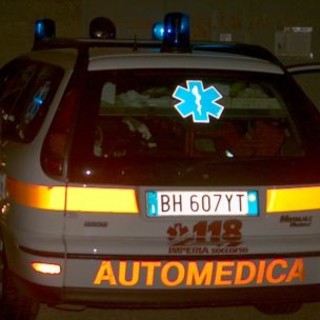 Bordighera: auto finisce capottata, conducente portato in Ospedale