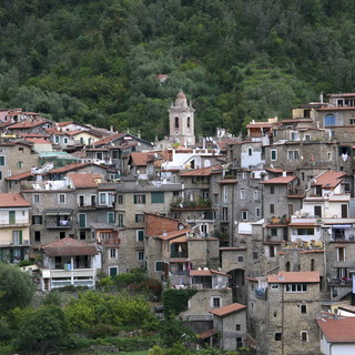 Marcia podistica, musica e festini: tanti appuntamenti animeranno Airole in estate (Foto)