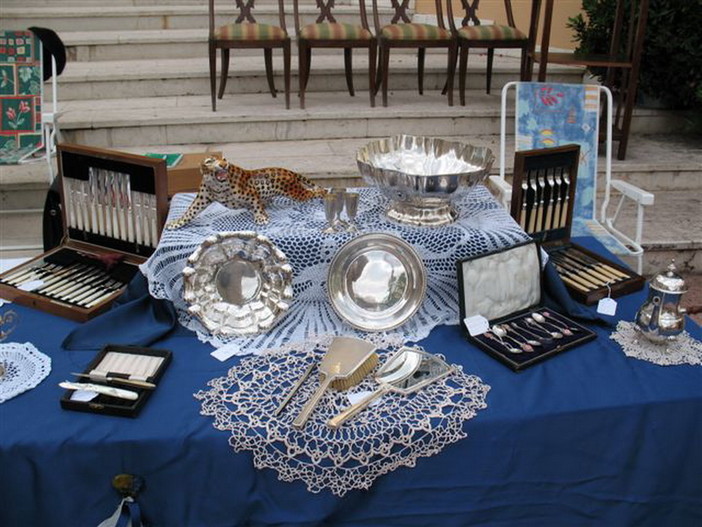 Ventimiglia: domani nuovo appuntamento col mercatino dell'antiquariato Ventimiglia: domani nuovo appuntamento col mercatino dell'antiquariato