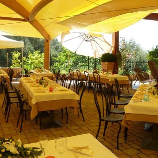Al ristorante Antichi Sapori di Terzorio si ritorna a ballare e cantare: questo venerdì appuntamento con Walter e Cristina