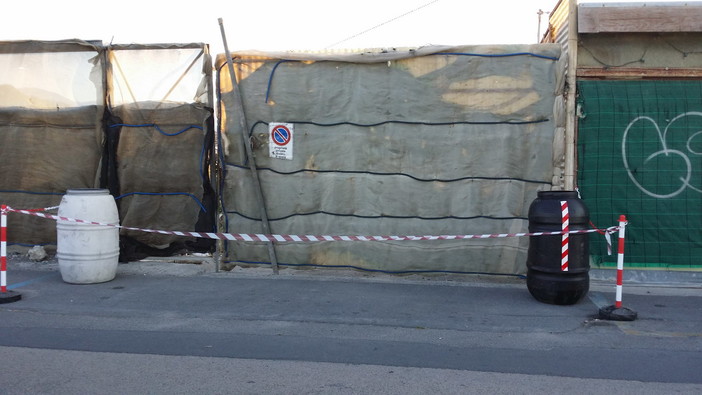 Vallecrosia: nuovo 'arredo urbano' della passeggiata mare, la segnalazione con foto di un lettore Vallecrosia: nuovo 'arredo urbano' della passeggiata mare, la segnalazione con foto di un lettore