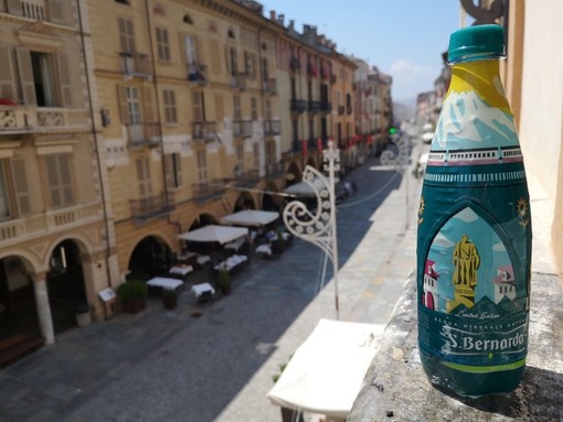 Acqua San Bernardo celebra Cuneo in una "limited edition" per l'Illuminata (VIDEO) Acqua San Bernardo celebra Cuneo in una "limited edition" per l'Illuminata (VIDEO)