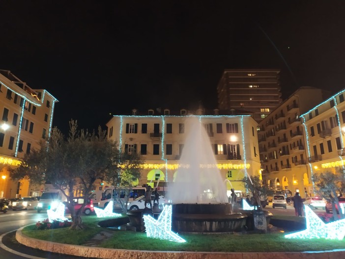 Imperia: la città si è accesa, ecco le luminarie per le festività natalizie (foto e video)
