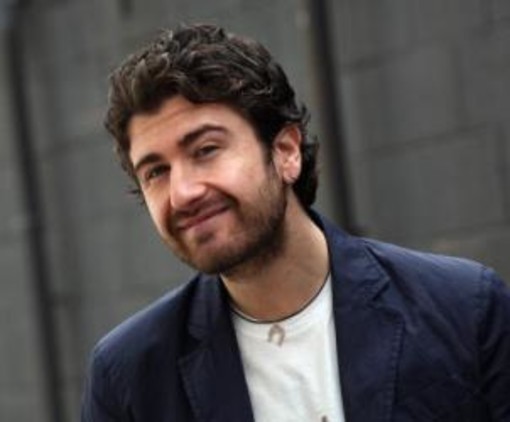 Festival Sanremo: sale in cattedra il comico Alessandro Siani, il suo monologo è strepitoso Festival Sanremo: sale in cattedra il comico Alessandro Siani, il suo monologo è strepitoso