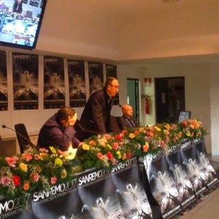 #Sanremo2017: le scuse del Sindaco Alberto Biancheri alla Sala Stampa Lucio Dalla per l'evacuazione del Palafiori avvenuta ieri sera. “Non ve ne era motivo, c'è un'indagine in corso” #Sanremo2017: le scuse del Sindaco Alberto Biancheri alla Sala Stampa Lucio Dalla per l'evacuazione del Palafiori avvenuta ieri sera. “Non ve ne era motivo, c'è un'indagine in corso”