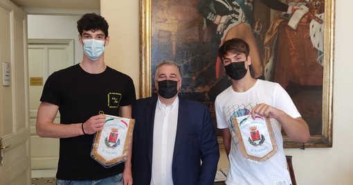 Sanremo: Massimiliano Matani e Alessio Filippi, campioni italiani under 19 di volley, ricevuti in Comune dall'assessore Faraldi Sanremo: Massimiliano Matani e Alessio Filippi, campioni italiani under 19 di volley, ricevuti in Comune dall'assessore Faraldi