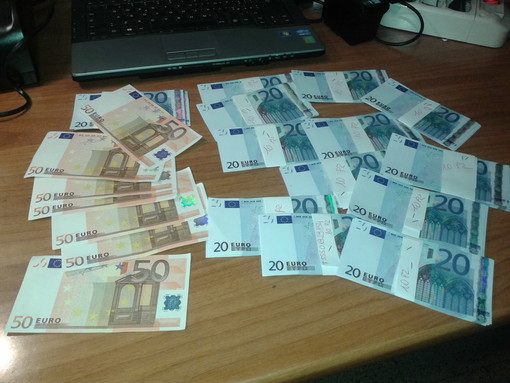 Ventimiglia: arrestato un tunisino per lo spaccio di banconote false, la Polizia rende noto il numero di serie dei contanti Ventimiglia: arrestato un tunisino per lo spaccio di banconote false, la Polizia rende noto il numero di serie dei contanti
