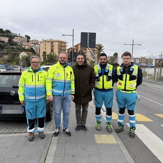 Assistenza nell’attraversamento pedonale in prossimità dei plessi scolastici, nuovo servizio a Vallecrosia (Foto) Assistenza nell’attraversamento pedonale in prossimità dei plessi scolastici, nuovo servizio a Vallecrosia (Foto)