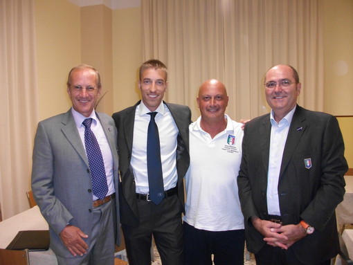 Da sinistra: il presidente della sezione di Imperia Franco Cane, Davide Massa, il presidente del Cra Liguria Andrea Torti ed il componente nazionale Erio Iori Da sinistra: il presidente della sezione di Imperia Franco Cane, Davide Massa, il presidente del Cra Liguria Andrea Torti ed il componente nazionale Erio Iori